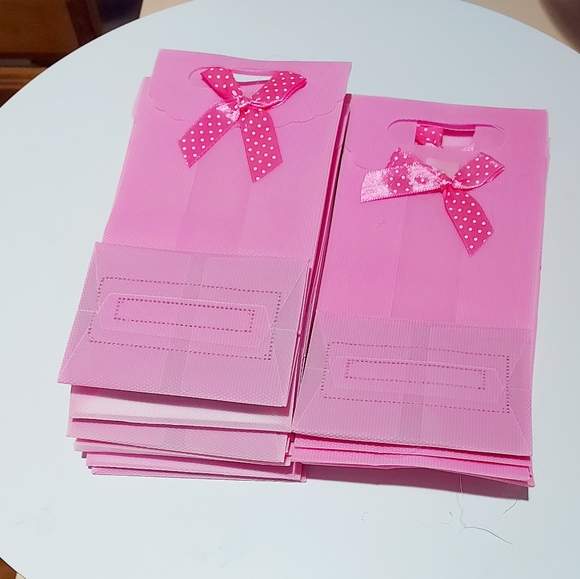 18 NEW Gift Bags,  7.75” x 4” x 2.75” - Picture 5 of 5